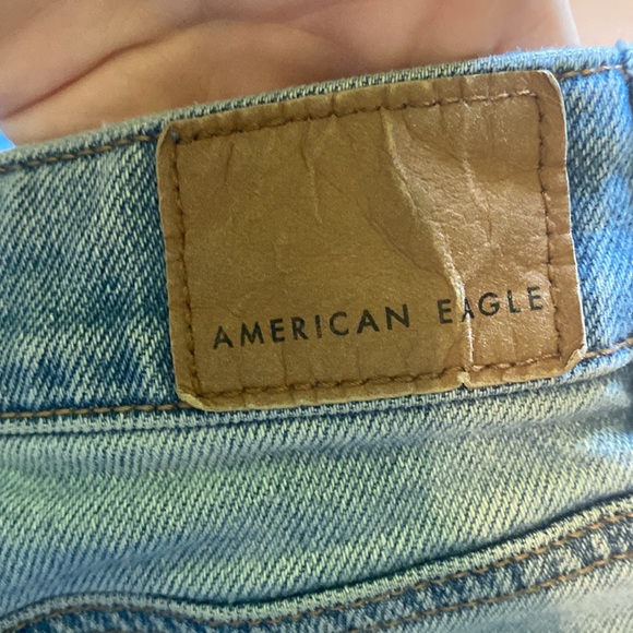 American Eagle Outfitters Distressed Mom Jean Size 4 EUC - Picture 5 of 8